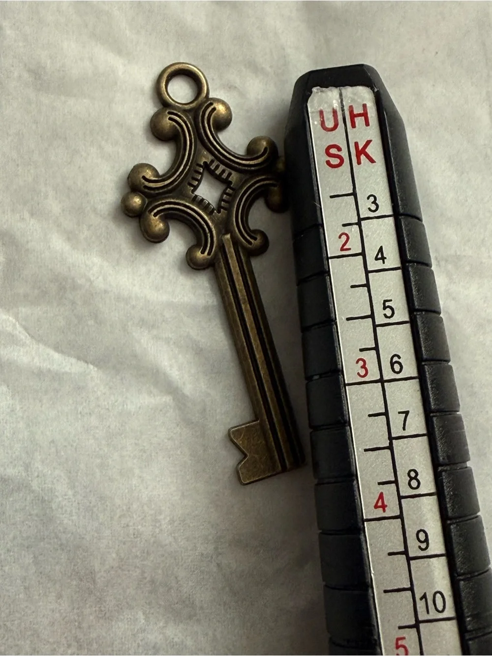 Vintage-Inspired Brass Key Pendant Necklace - Gold Tone